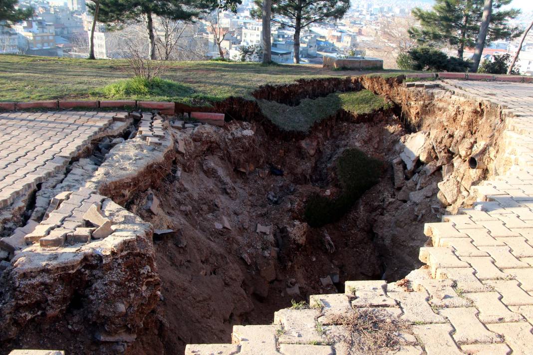 Gaziantep’te depremin etkisi ile 3 dev çukur oluştu 9